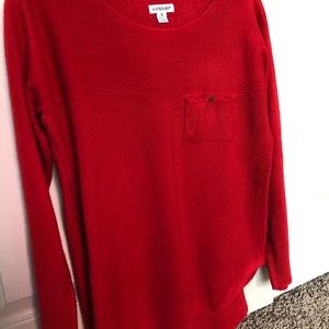 Warm scoop neck top w/front pocket+button detail